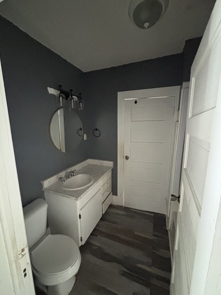 410 S Franklin St - Photo 5 of 10