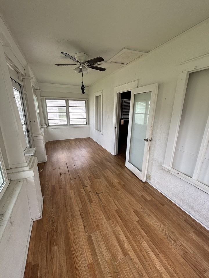 410 S Franklin St - Photo 7 of 10