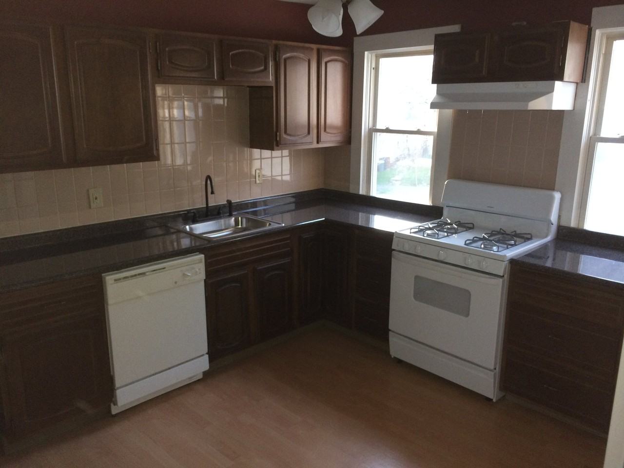 1005 Hegeman St - Photo 2 of 15