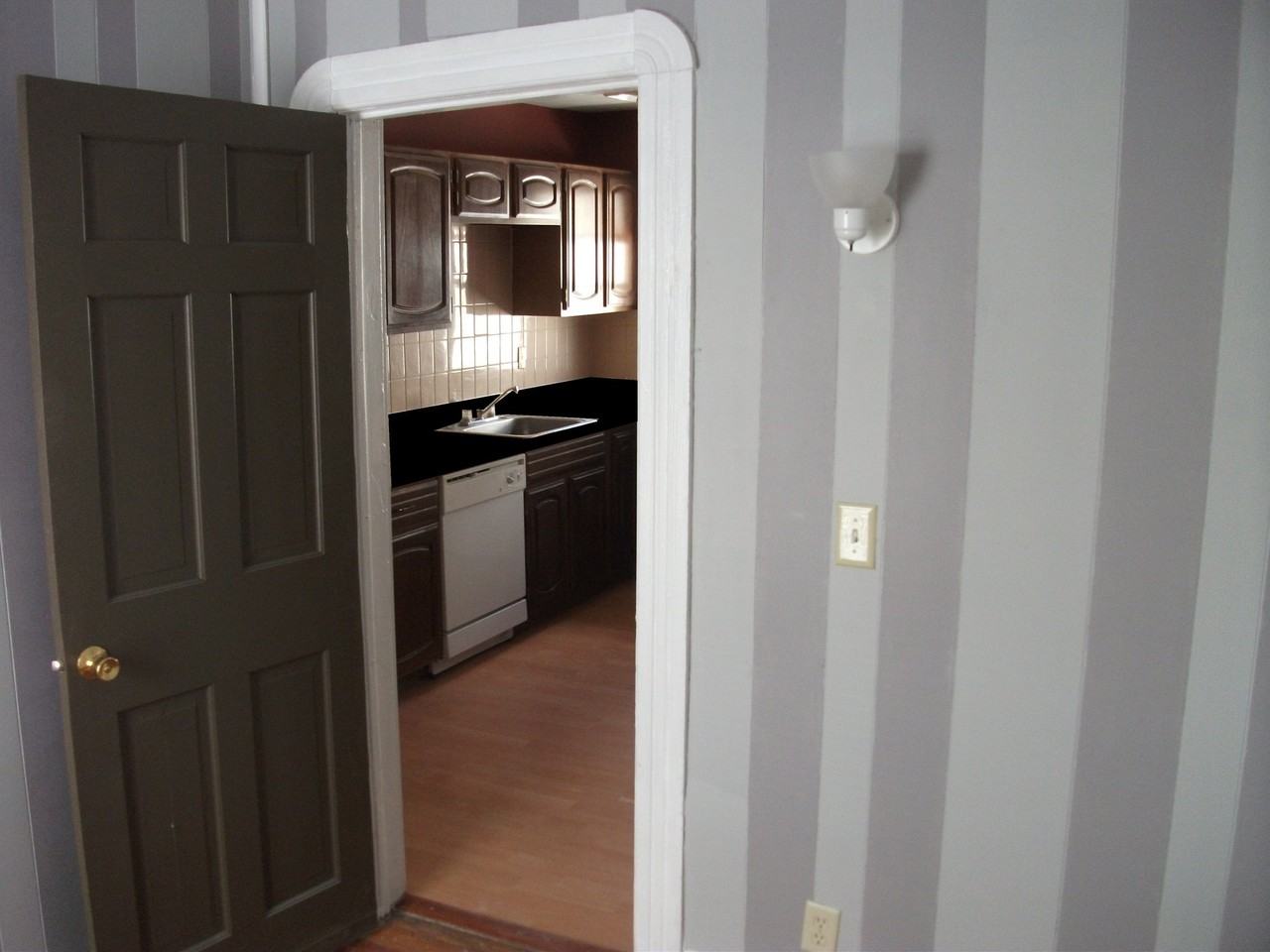 1005 Hegeman St - Photo 7 of 15