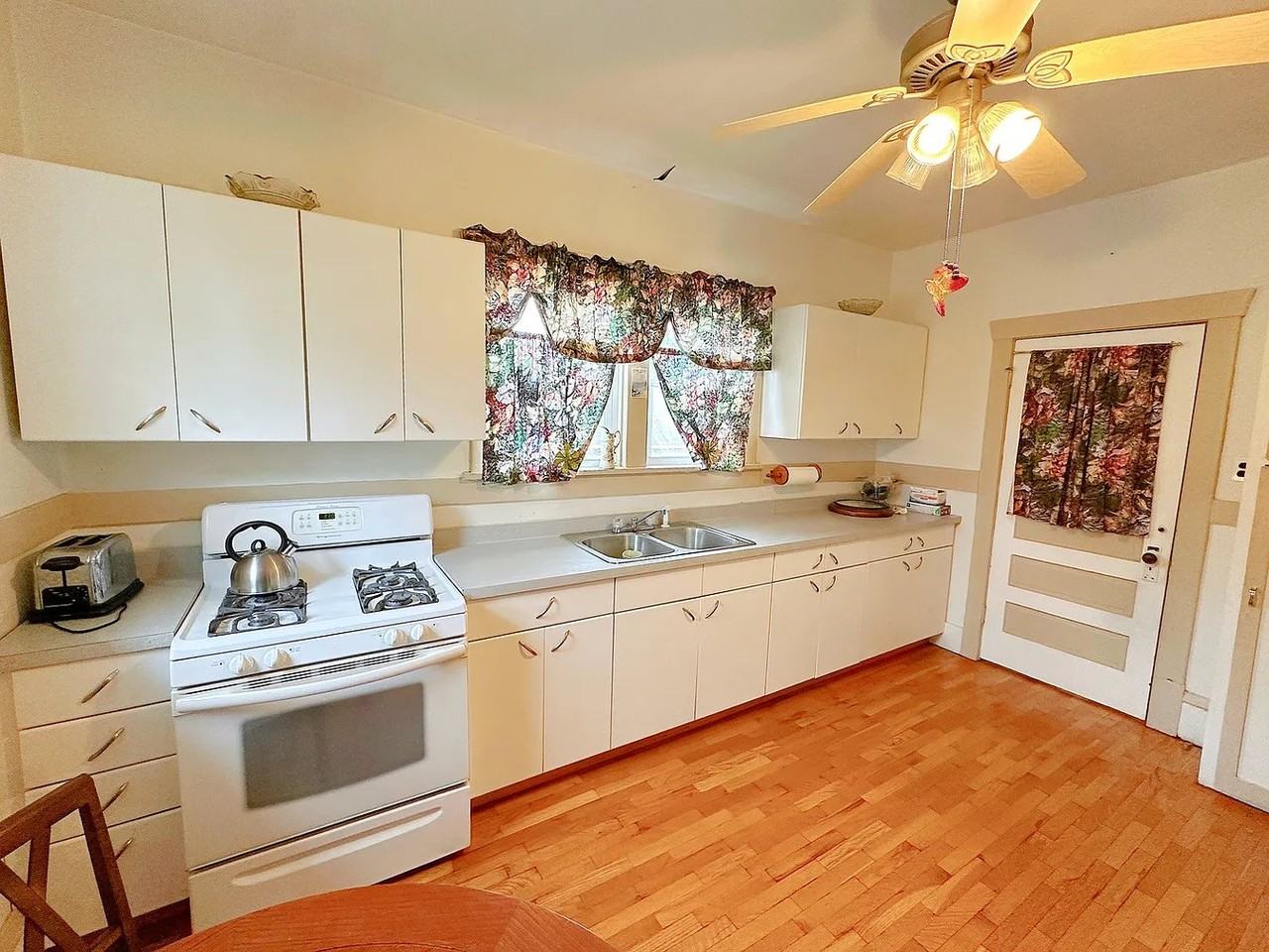 1121 E Main St #1 - Photo 4 of 12