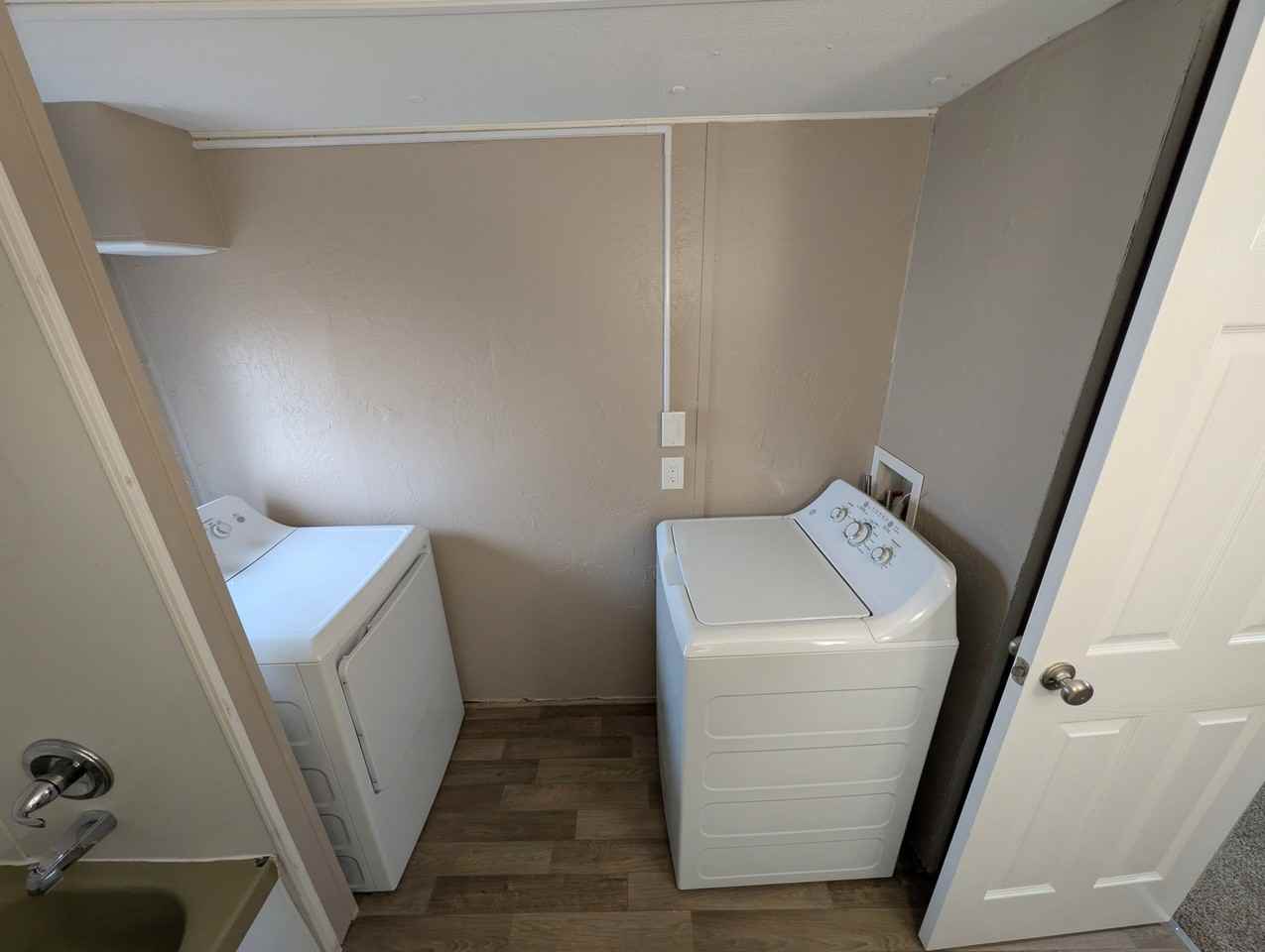 546 1/2 Glen Rd - Photo 2 of 13