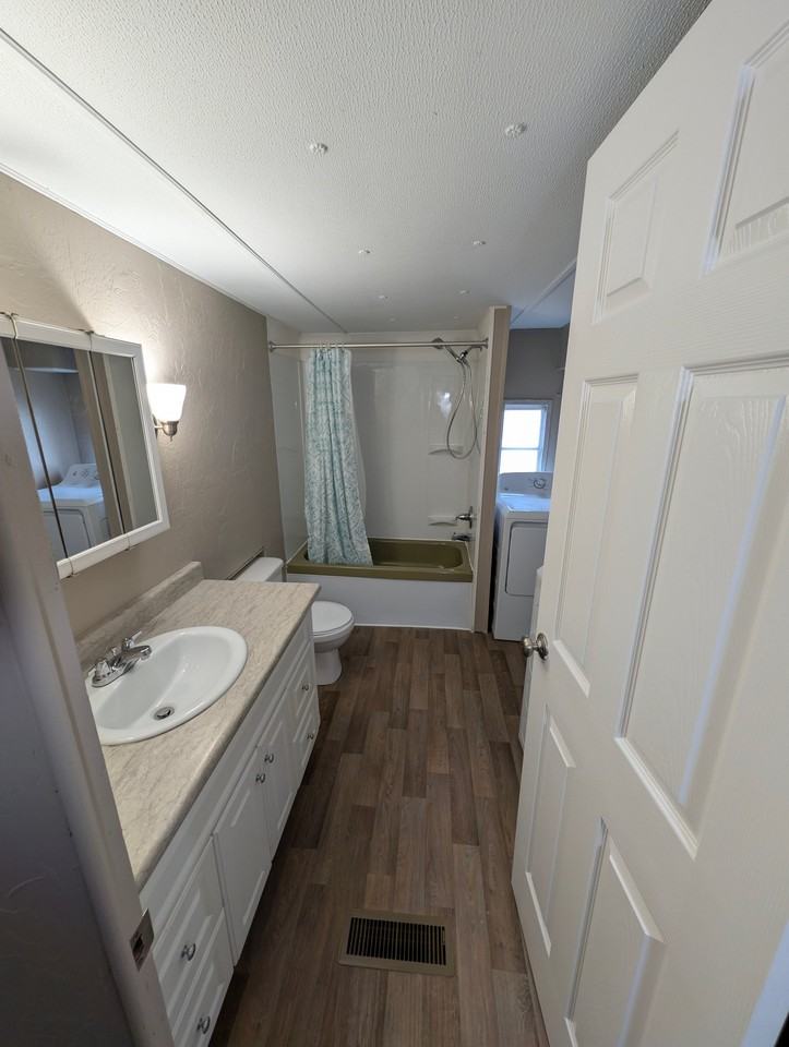546 1/2 Glen Rd - Photo 4 of 13