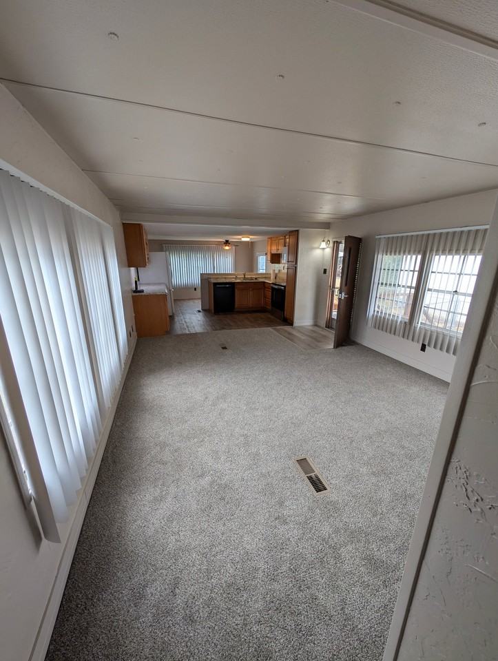 546 1/2 Glen Rd - Photo 5 of 13