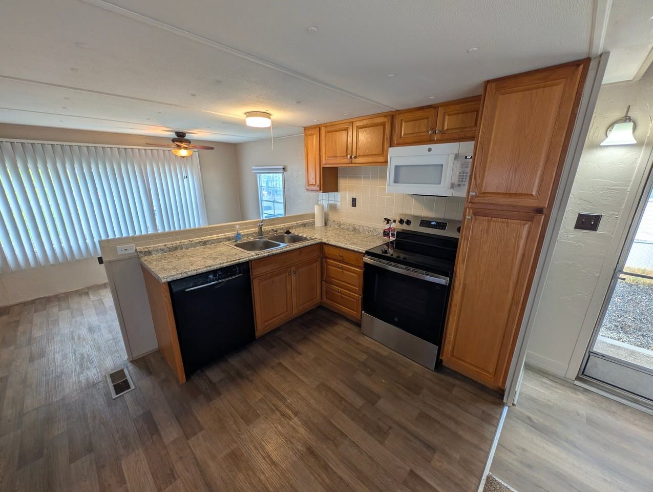 546 1/2 Glen Rd - Photo 6 of 13