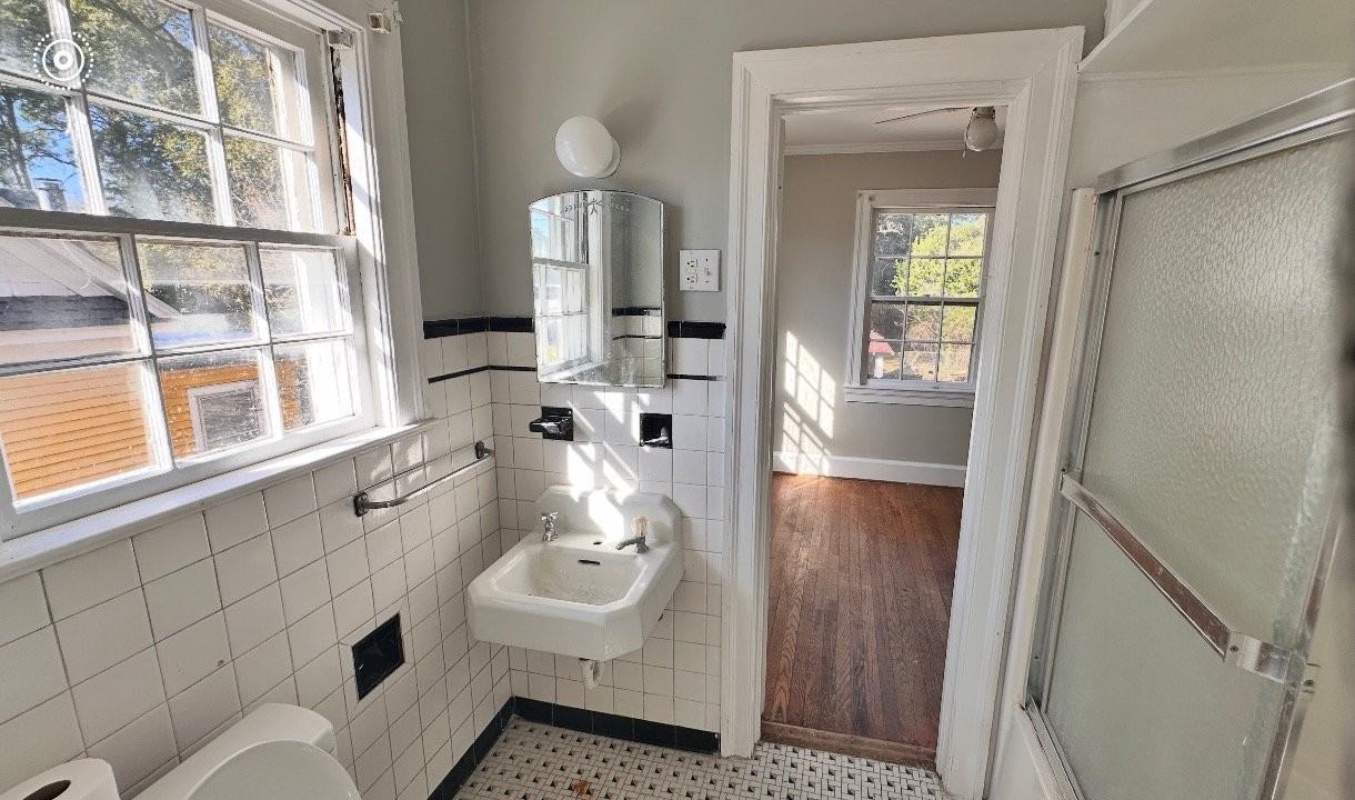 305 W Washington Ave #2 - Photo 4 of 8