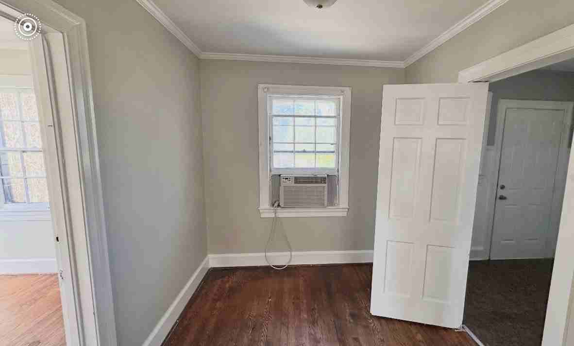 305 W Washington Ave #2 - Photo 6 of 8