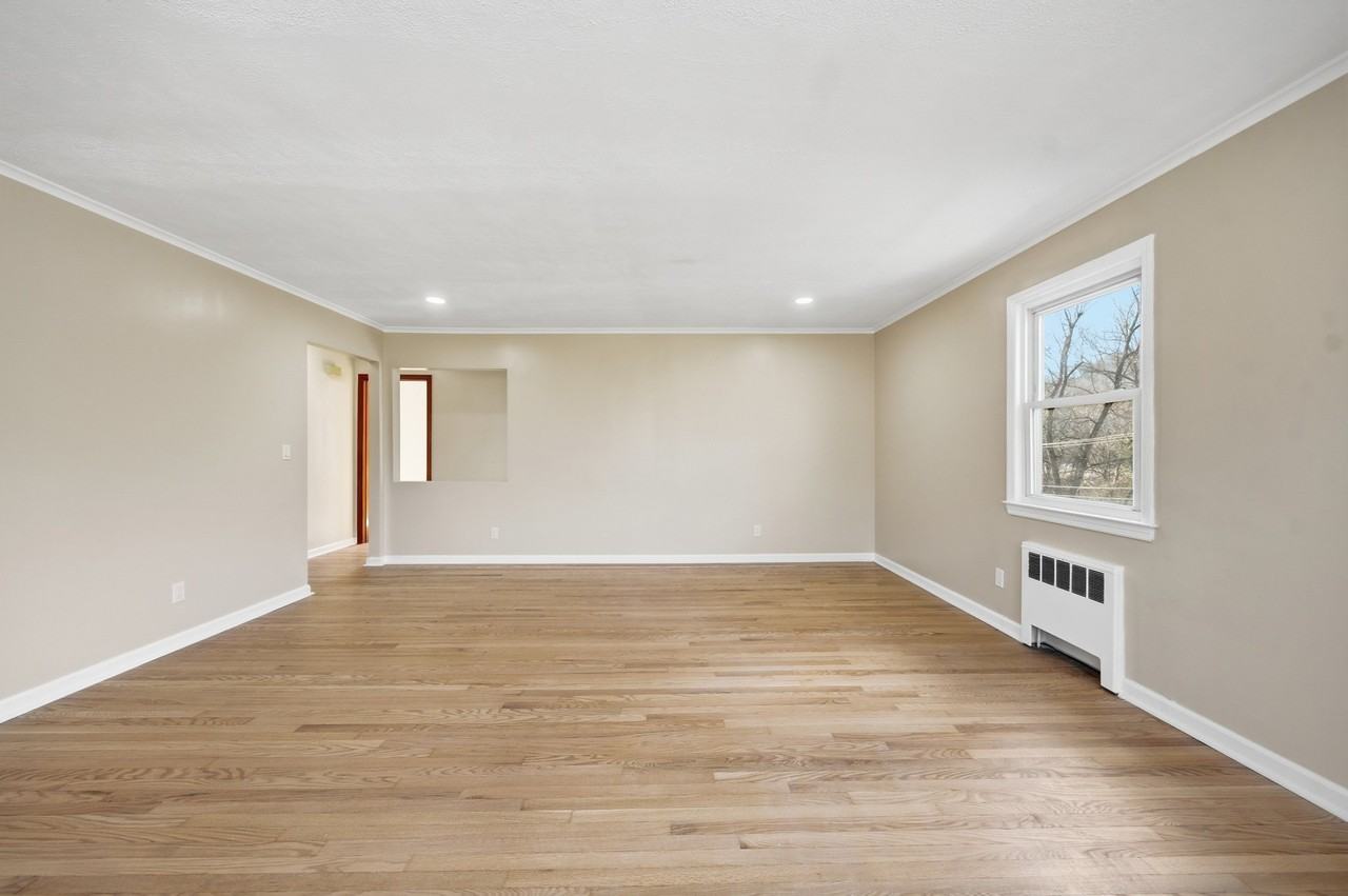 152/154 Harrison Ave - Photo 2 of 10