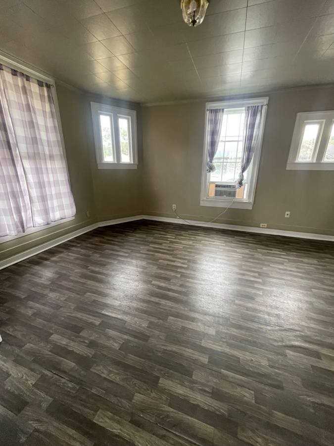 1003 Nnotch #12 - Photo 4 of 5