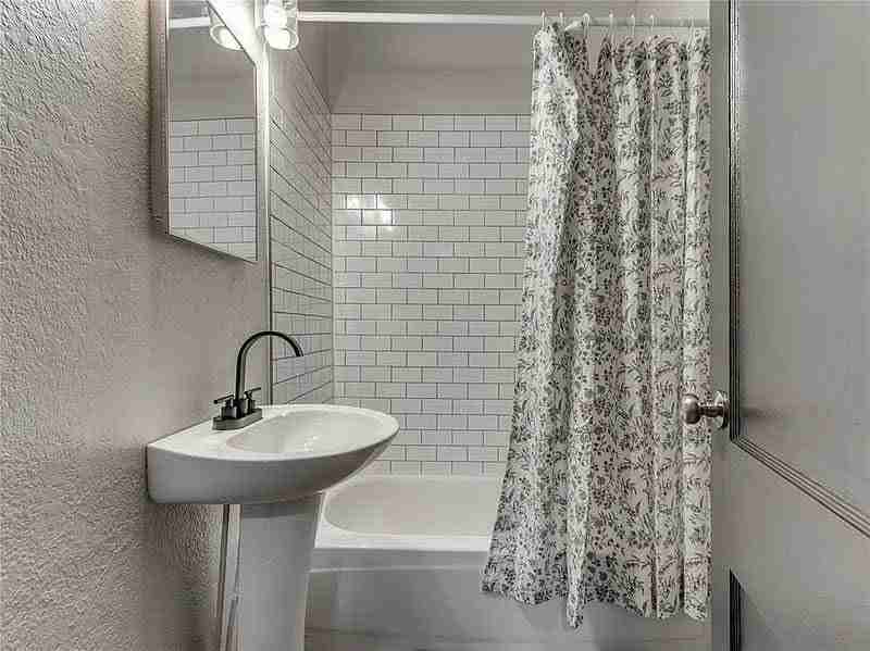 1012 N Beard Ave - Photo 2 of 20