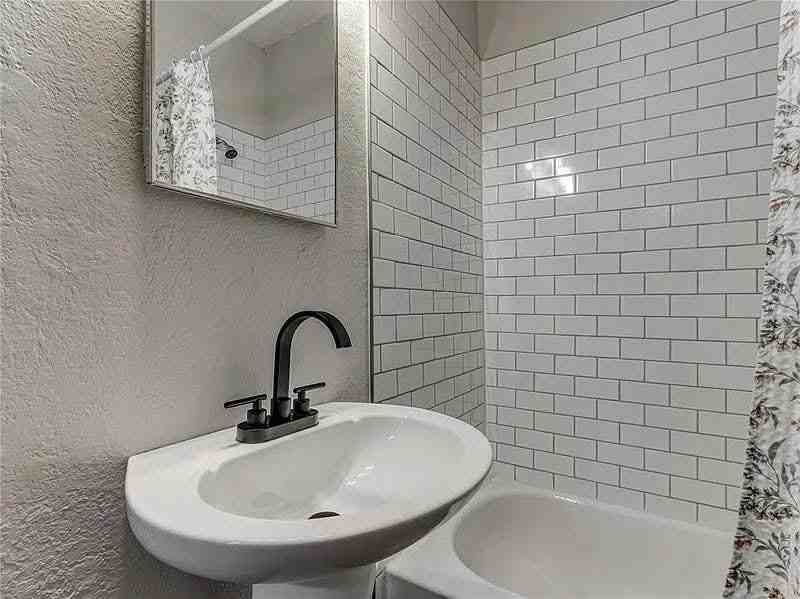1012 N Beard Ave - Photo 3 of 20