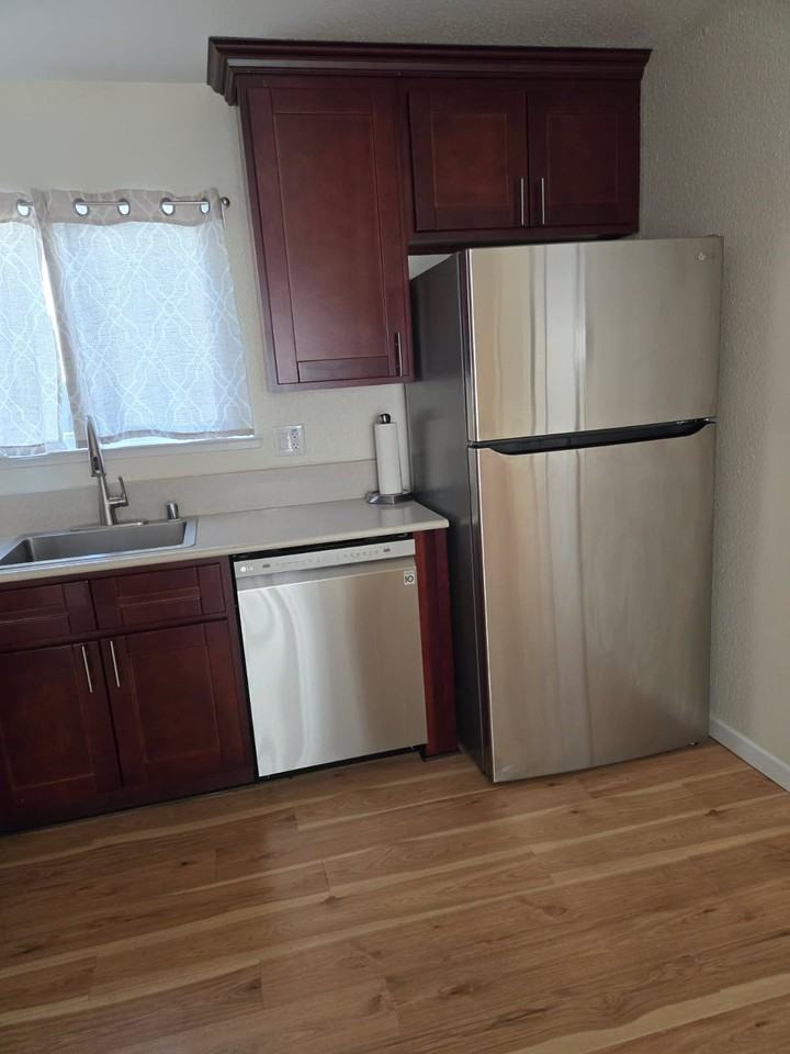 1121 Crestwood Ave - Photo 2 of 4