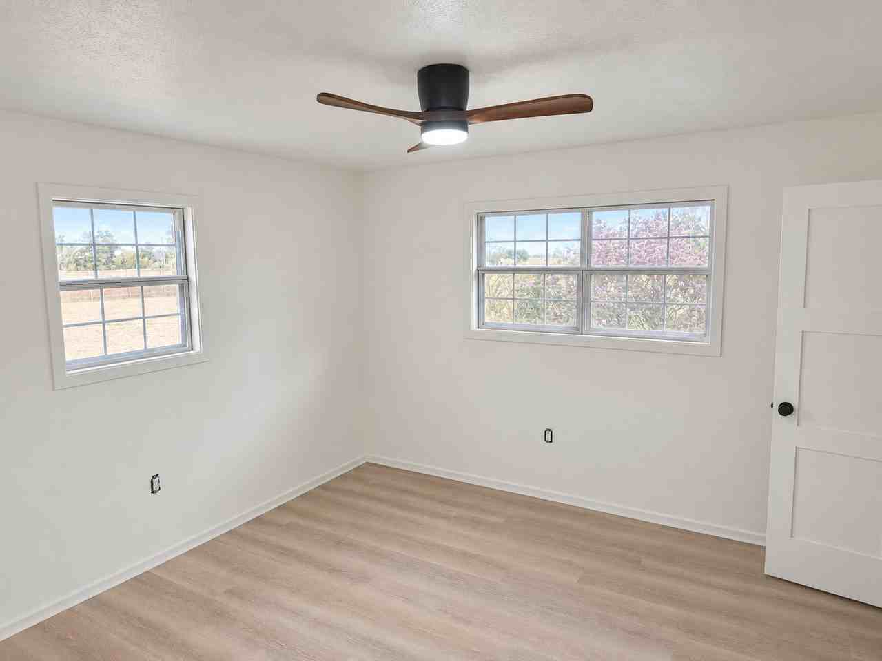 505 Owen St - Photo 6 of 11