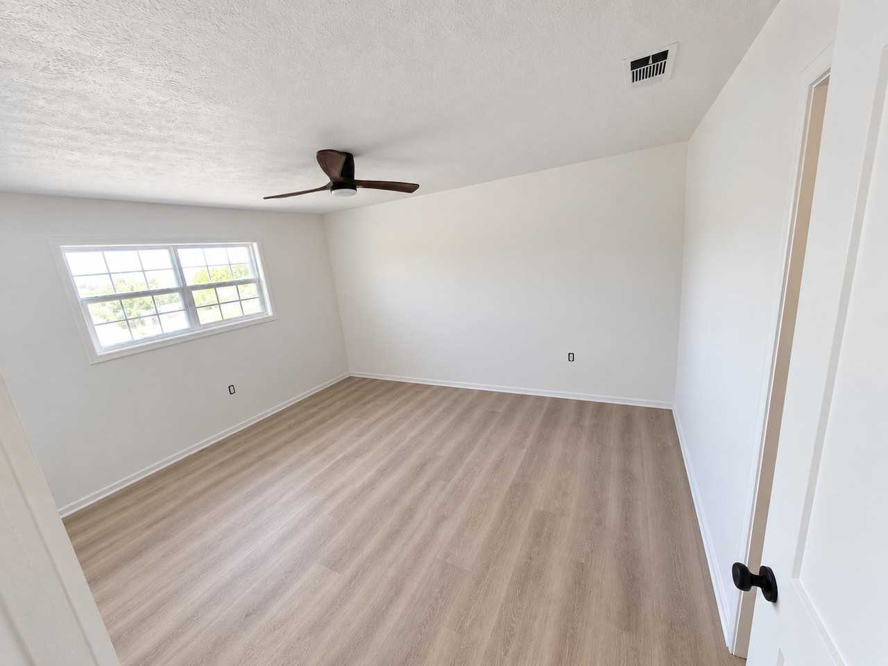 505 Owen St - Photo 7 of 11