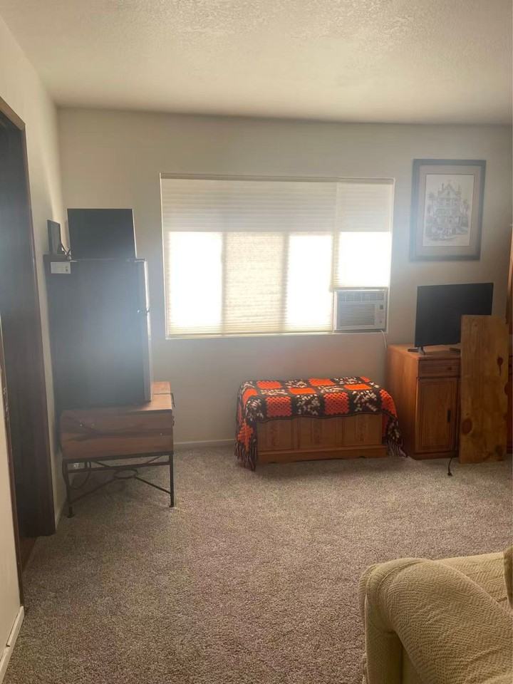 2546 Reservoir Dr - Photo 3 of 20