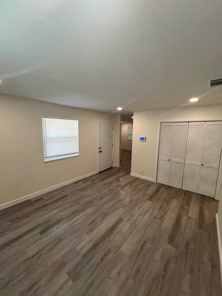 2301 Ridge Park Dr - Photo 3 of 17