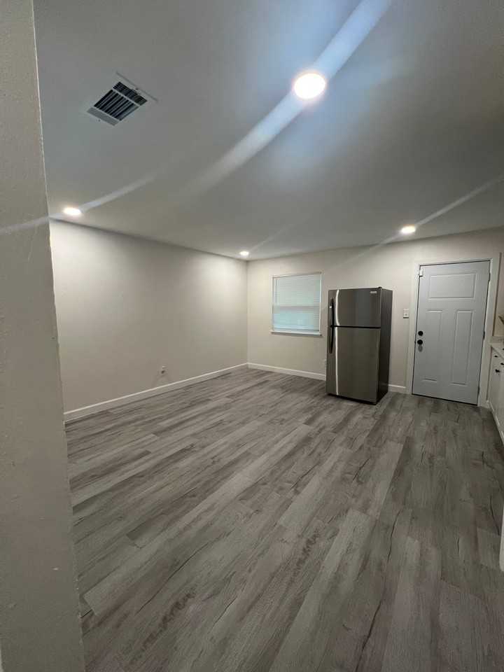 2301 Ridge Park Dr - Photo 5 of 17