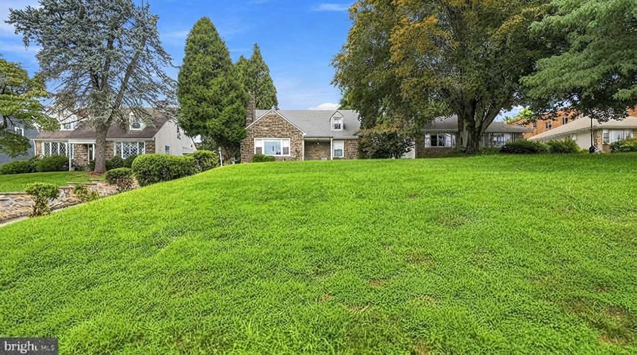 466 Paoli Ave - Photo 3 of 15
