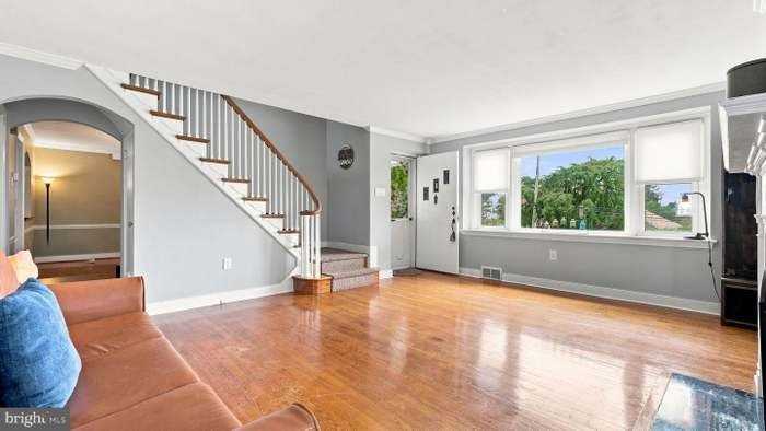 466 Paoli Ave - Photo 6 of 15