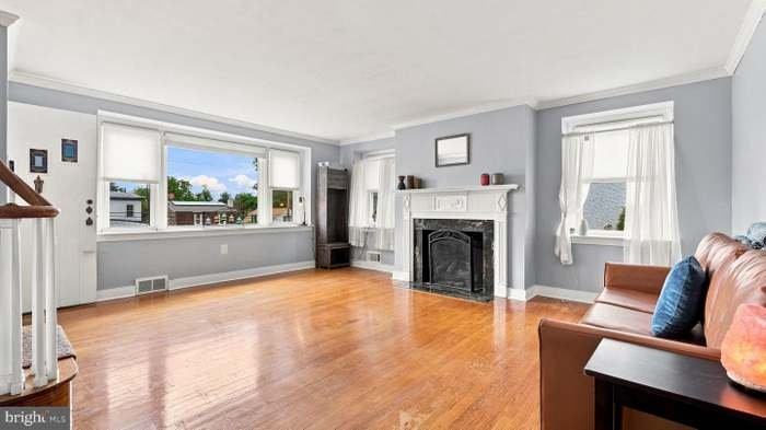 466 Paoli Ave - Photo 7 of 15