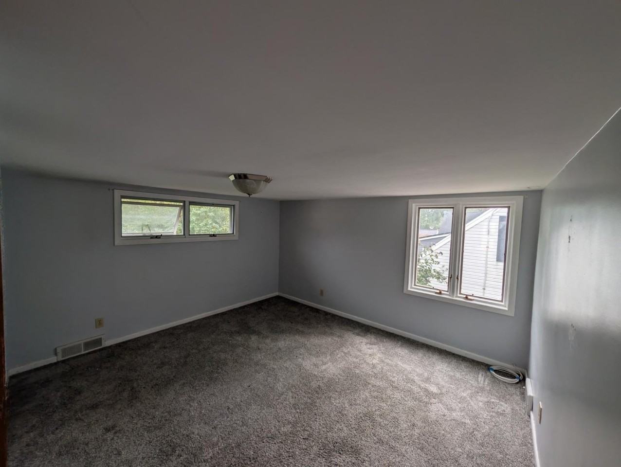 241 S Huxley Dr - Photo 4 of 10