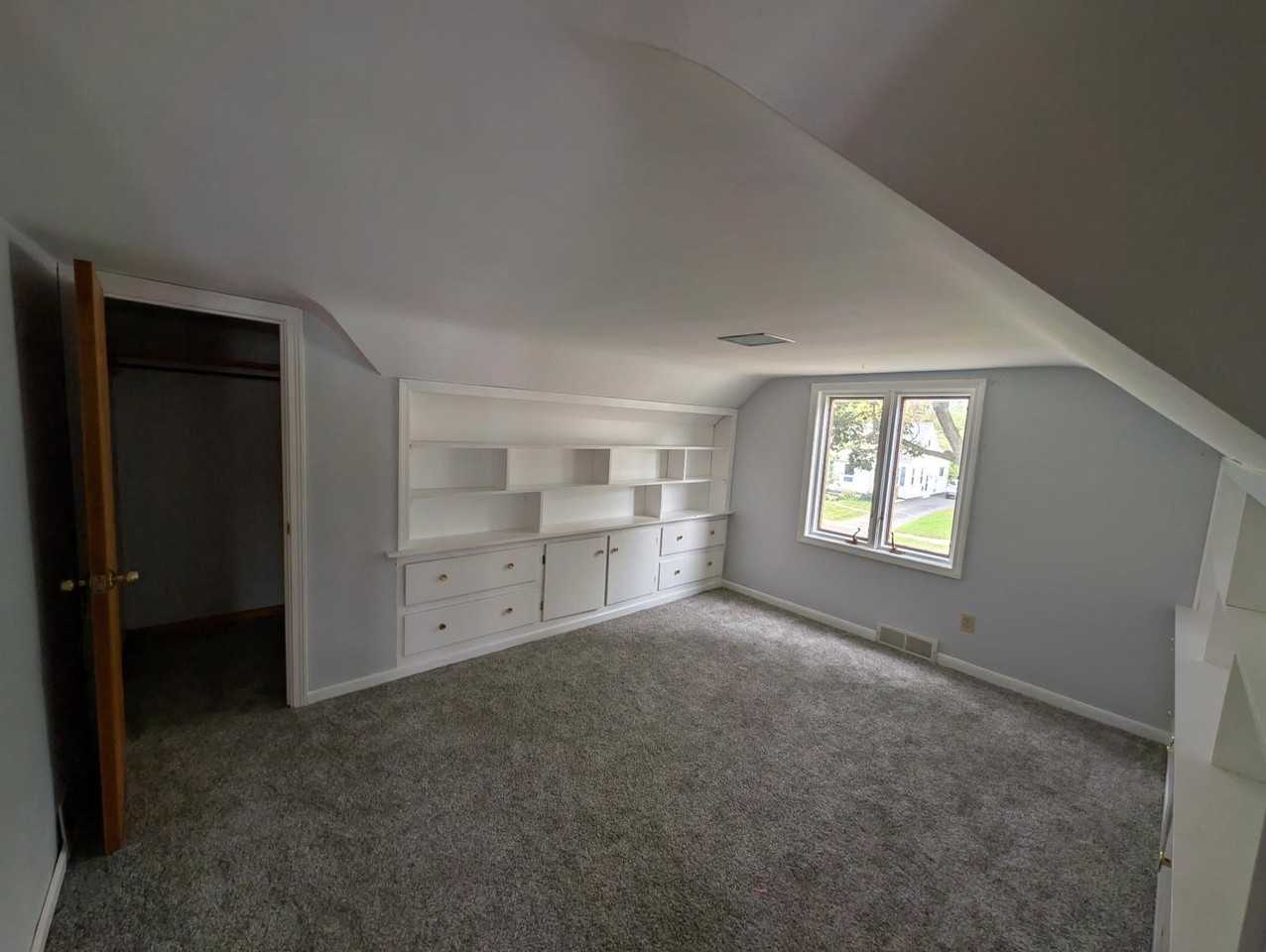 241 S Huxley Dr - Photo 6 of 10