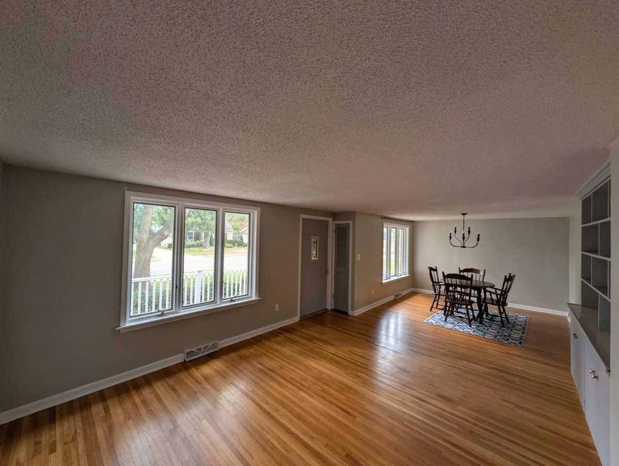 241 S Huxley Dr - Photo 7 of 10