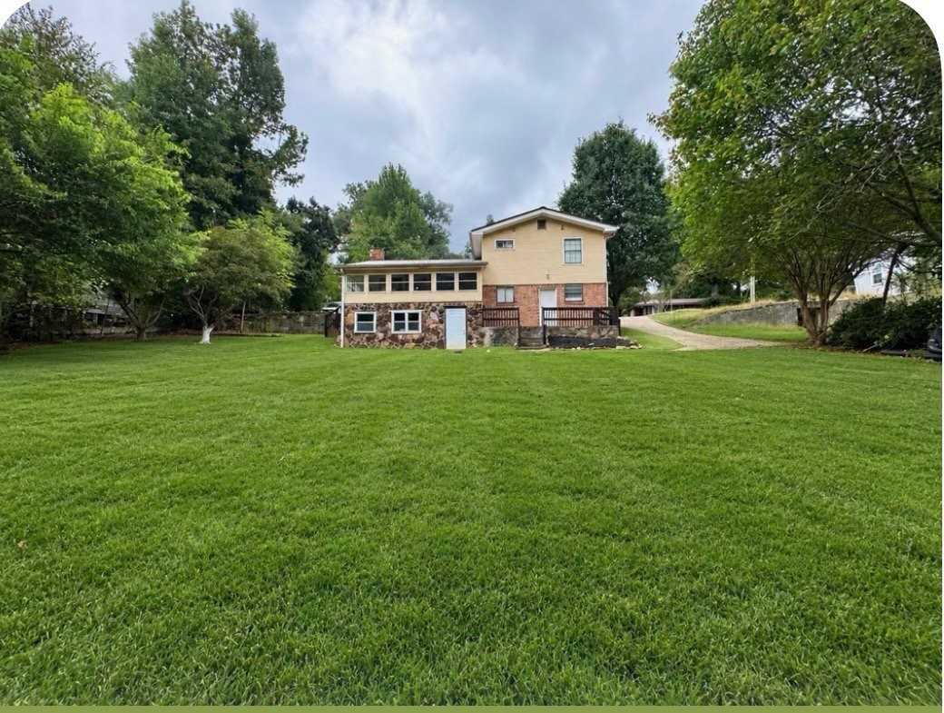 482 Palm St - Photo 2 of 10