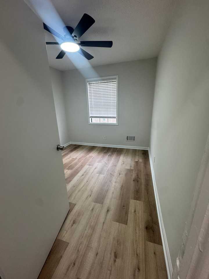 482 Palm St - Photo 3 of 10