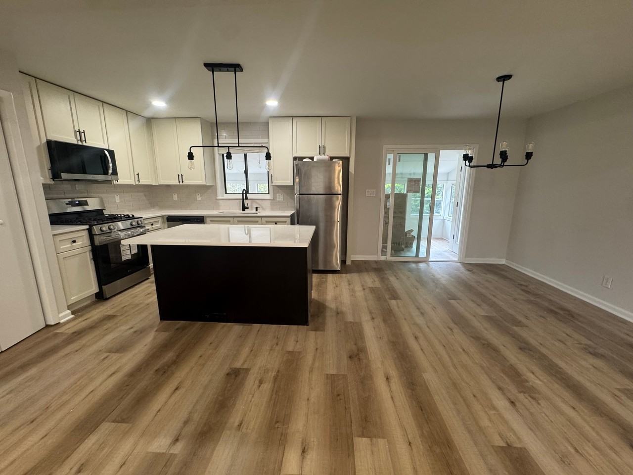 482 Palm St - Photo 7 of 10
