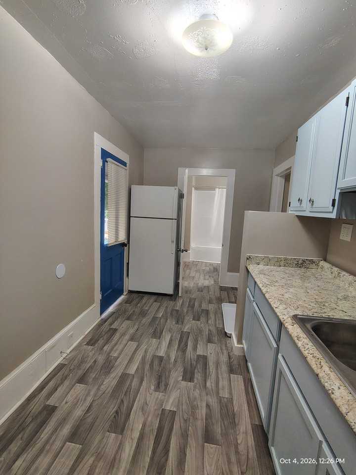 424 W Main St #2 - Photo 4 of 17