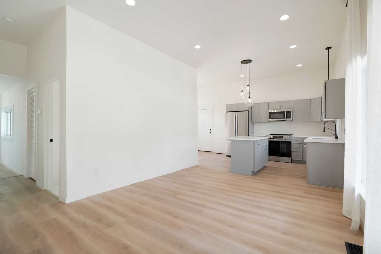 4736 Clayton St - Photo 4 of 20