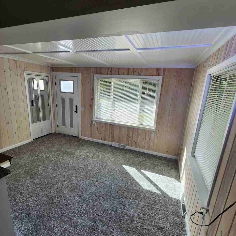 5259 Geneva Ave N - Photo 2 of 18