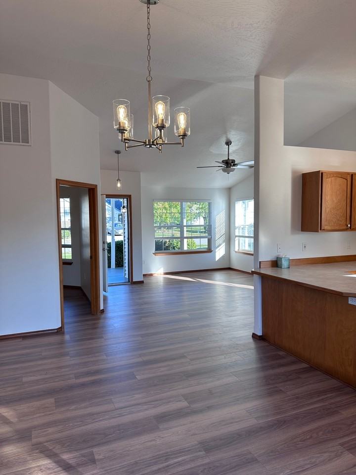 375 E Tiger Ave - Photo 2 of 12
