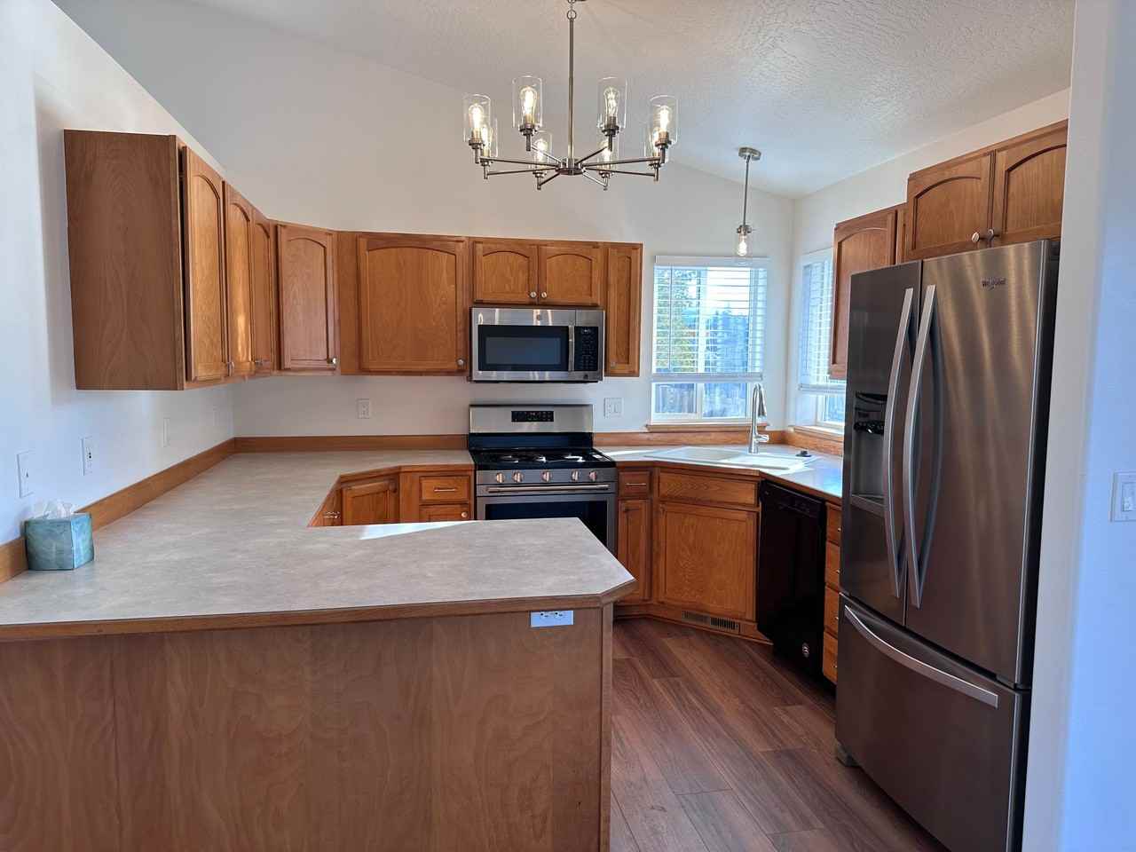 375 E Tiger Ave - Photo 3 of 12