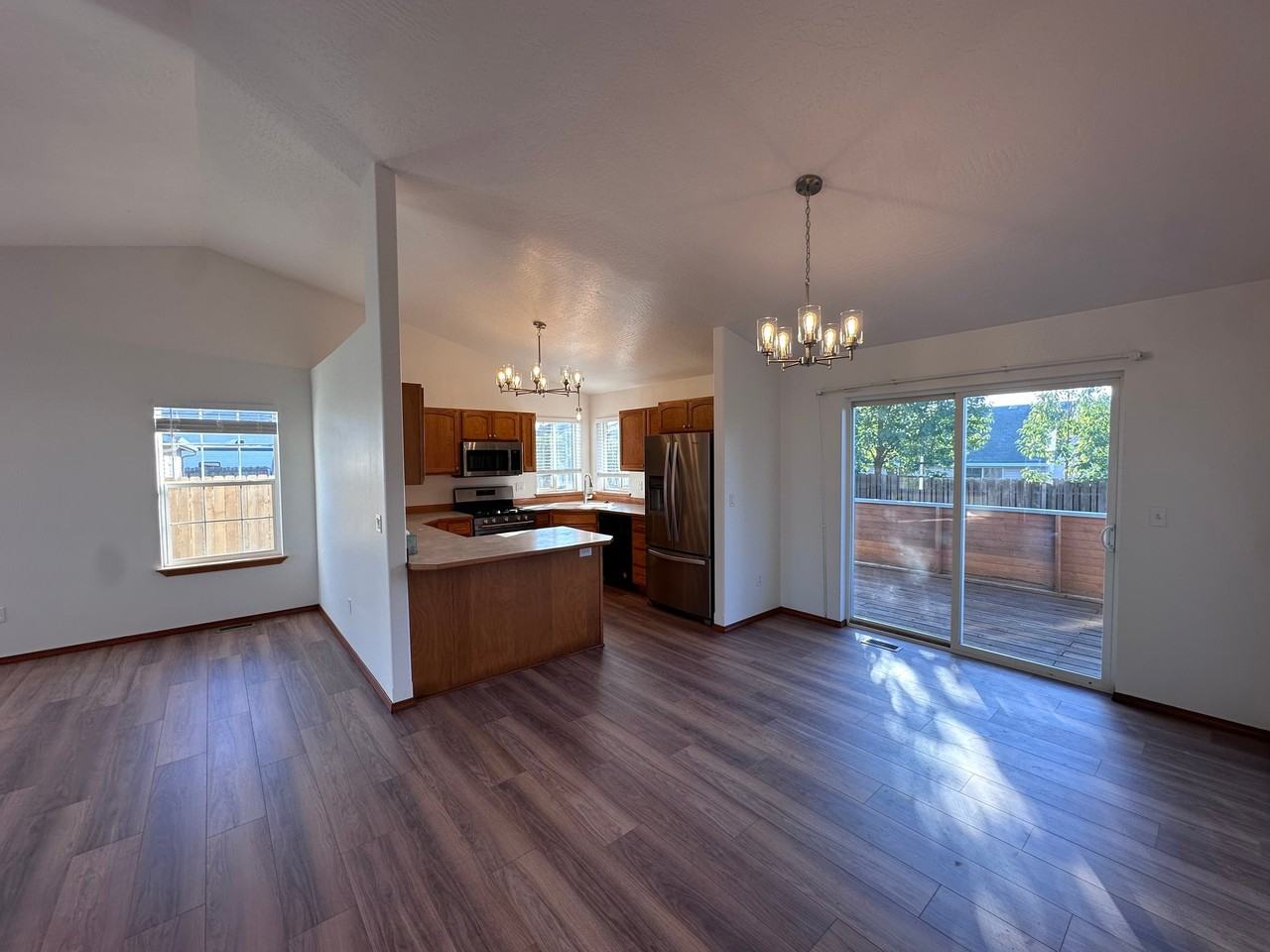 375 E Tiger Ave - Photo 4 of 12