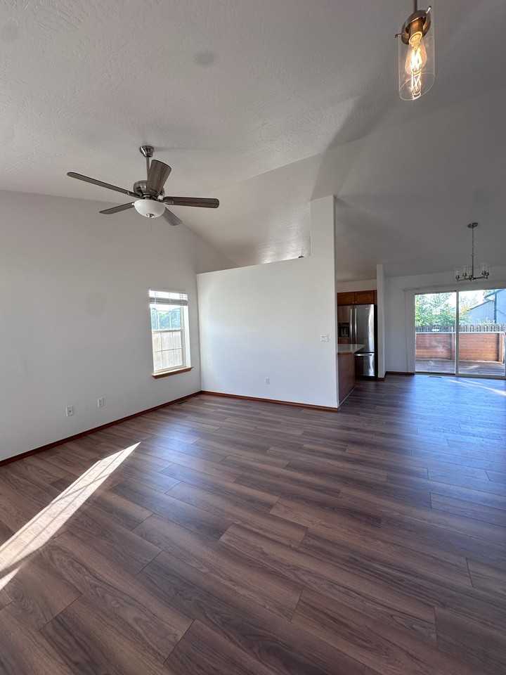 375 E Tiger Ave - Photo 5 of 12
