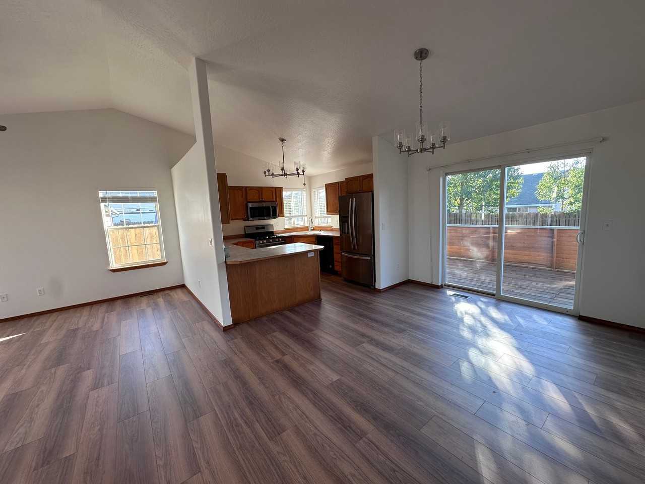 375 E Tiger Ave - Photo 6 of 12
