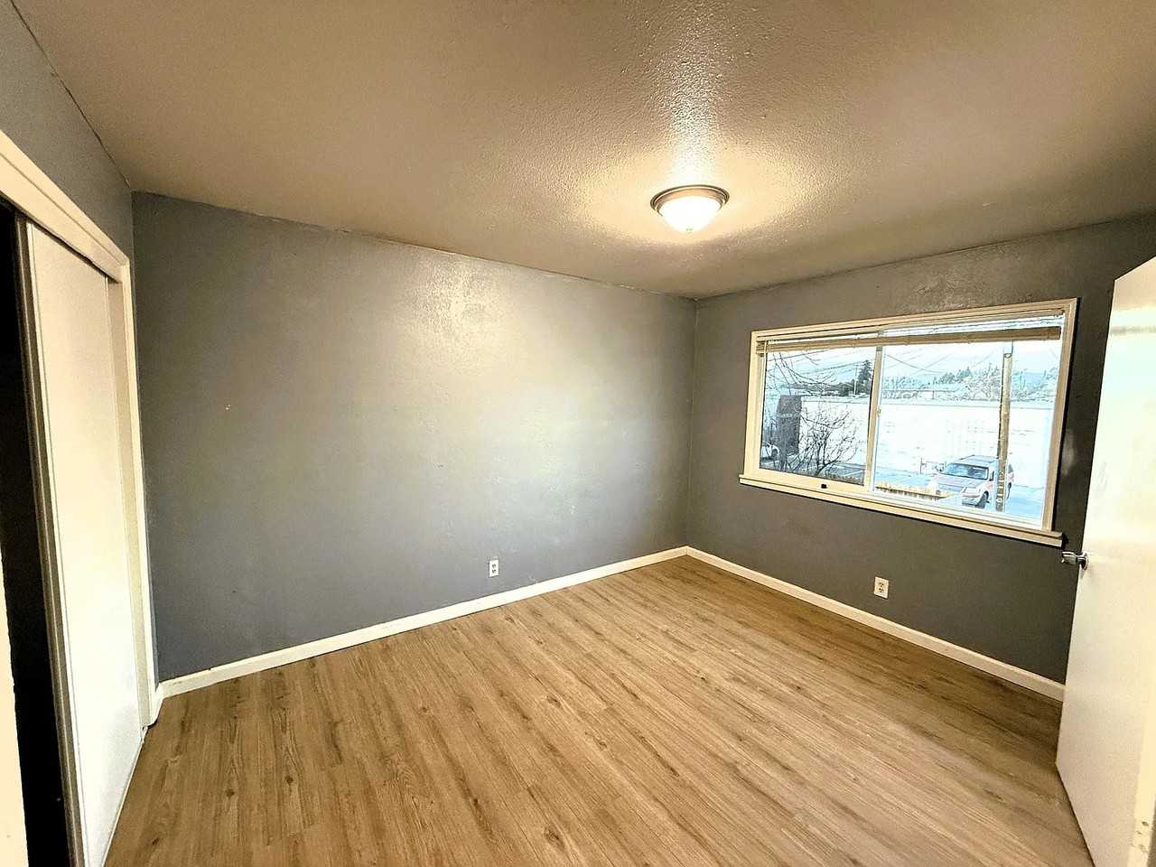 812 Delaware St #6 - Photo 2 of 5
