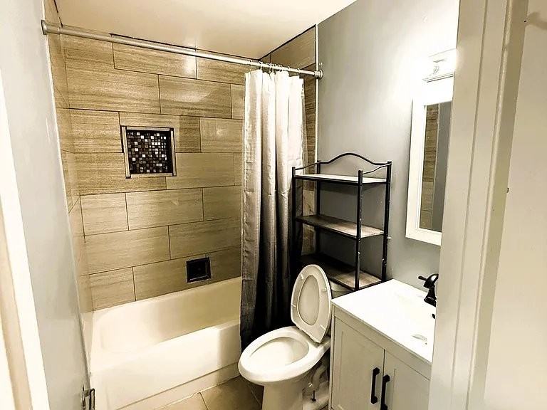 812 Delaware St #6 - Photo 4 of 5