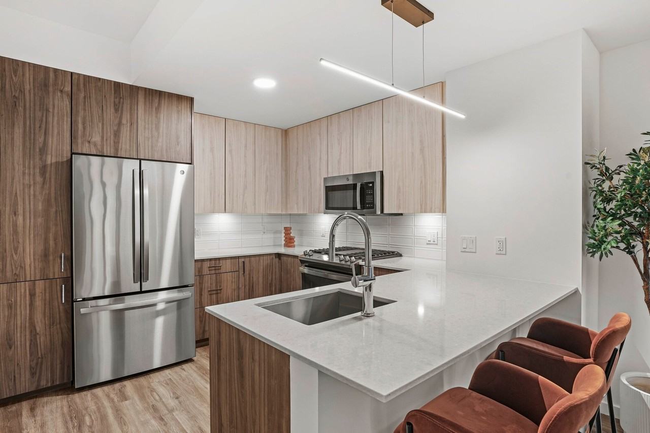 1043 W Lake St #1712 - Photo 2 of 20