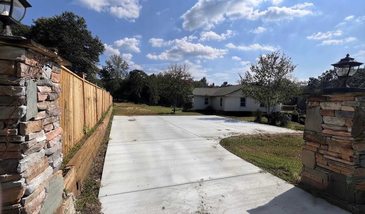 806 Clyde Boyd Rd - Photo 2 of 20