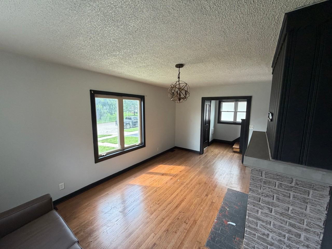 717 New York St - Photo 3 of 15