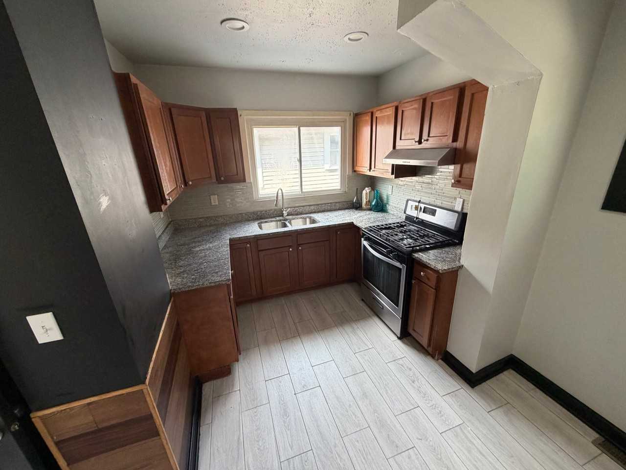 717 New York St - Photo 5 of 15