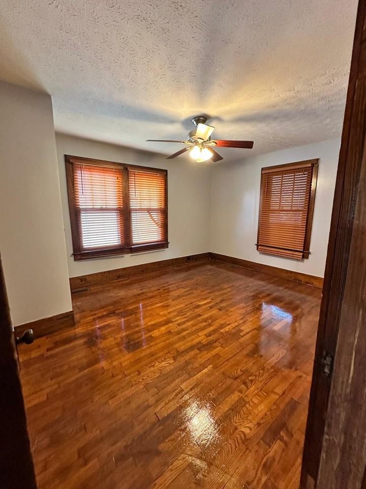 584 Old Corbin Pike Rd - Photo 2 of 13