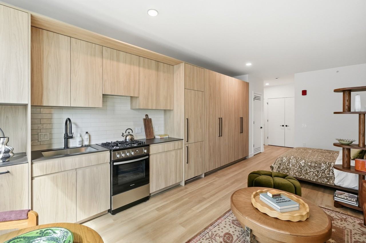309 N Ada St - Photo 3 of 14