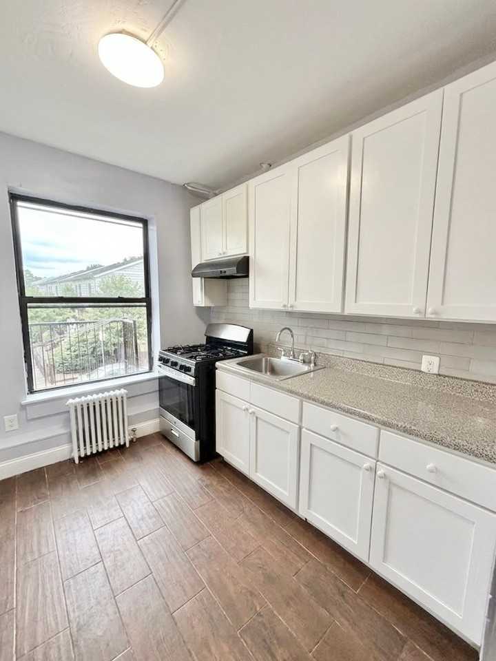557 Ocean Ave #4 - Photo 3 of 8