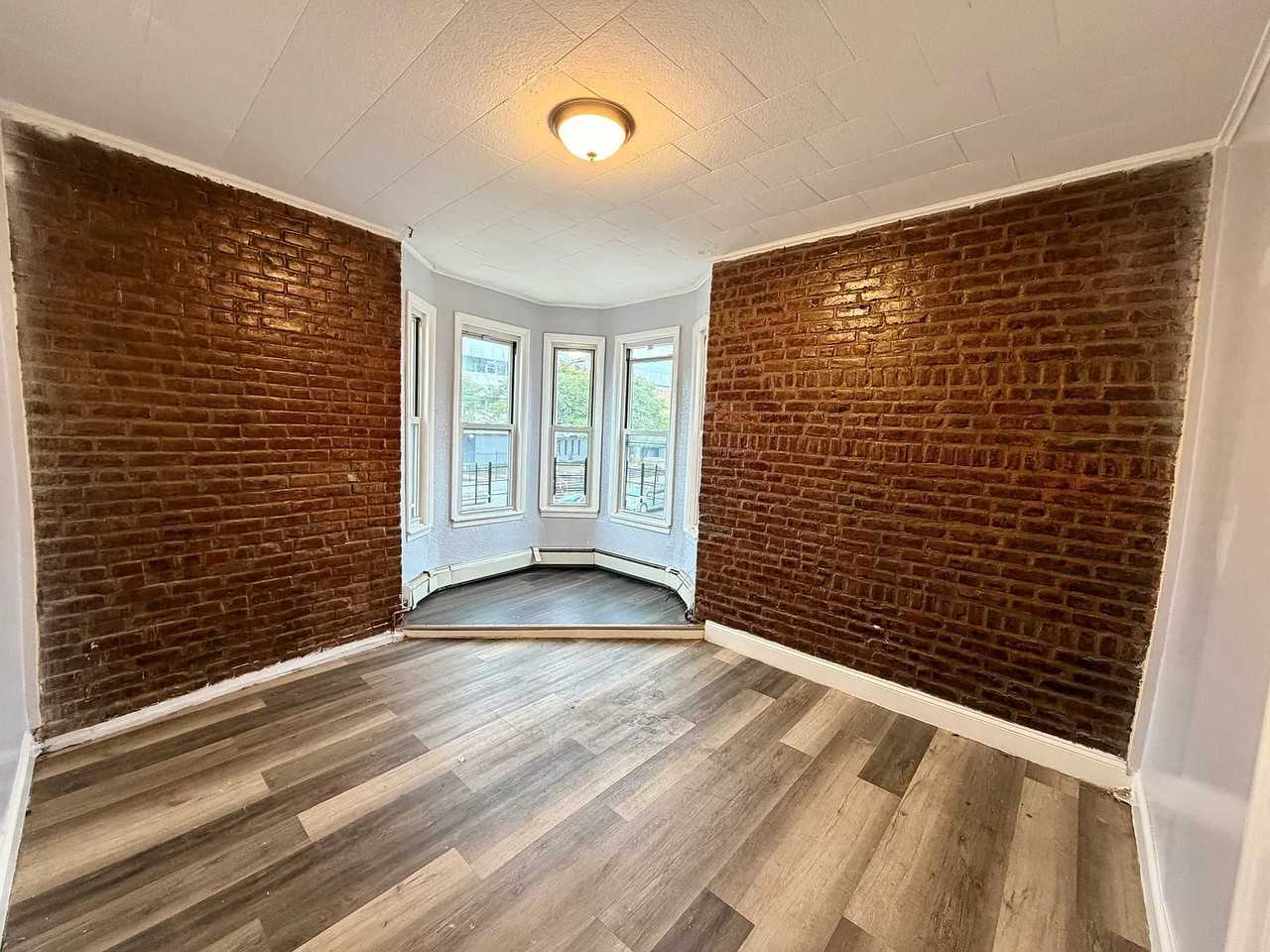 557 Ocean Ave #4 - Photo 4 of 8