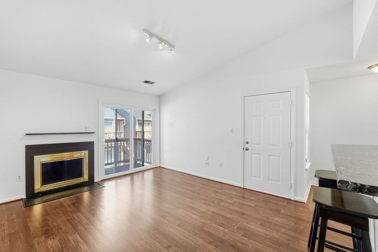 8633 Beekman Pl - Photo 3 of 22