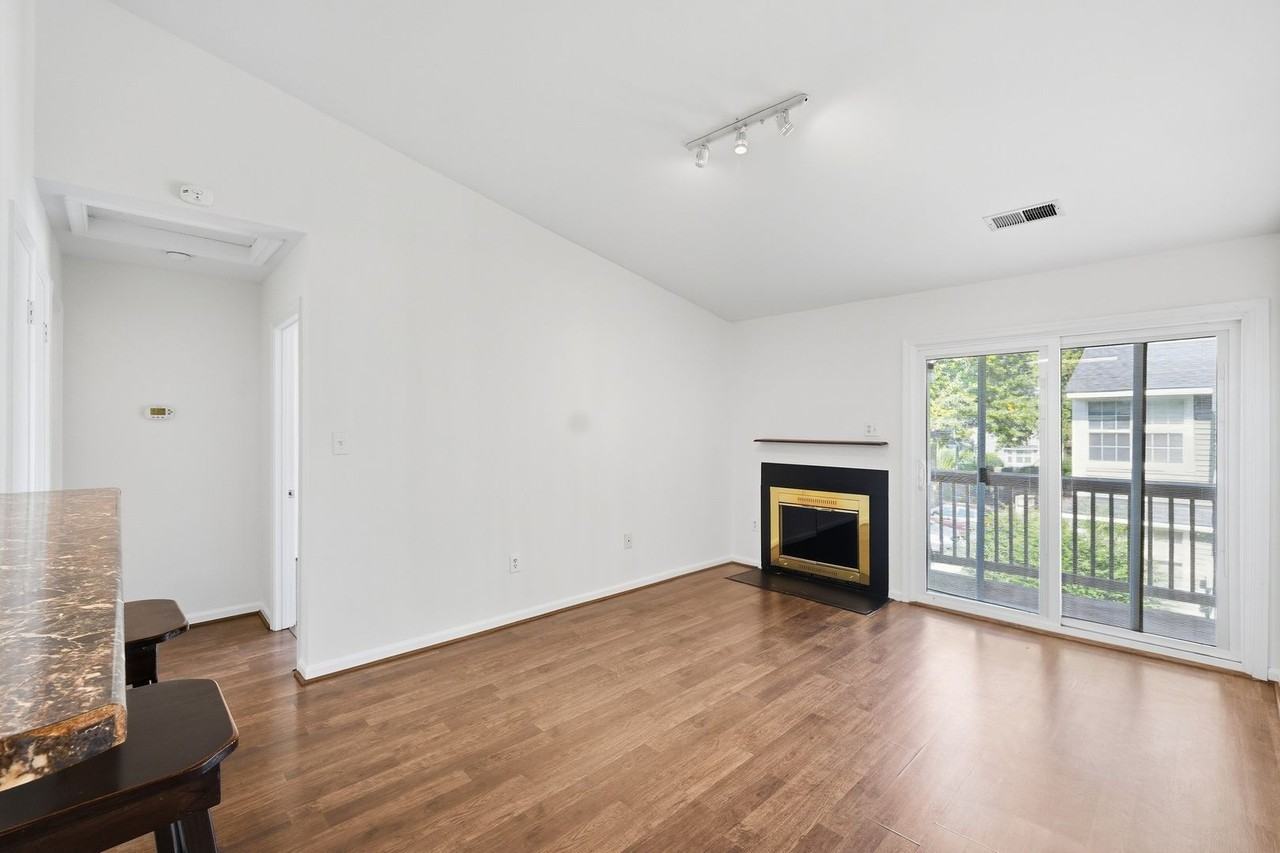 8633 Beekman Pl - Photo 4 of 22
